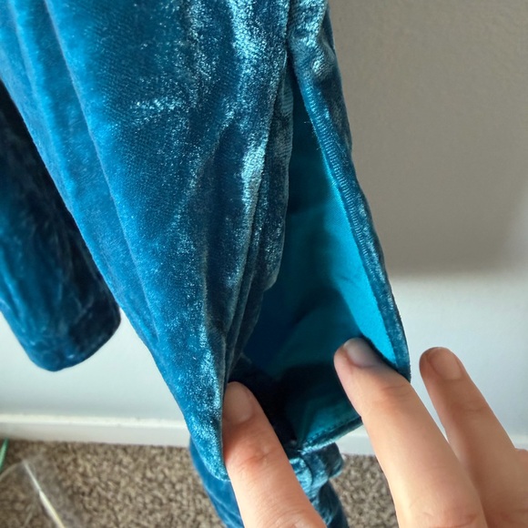 & Other Stories teal crushed velvet spaghetti strap mini dress Women’s sz 6 NWT - Picture 7 of 8